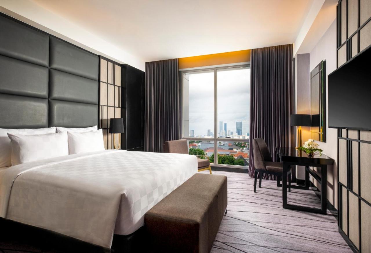Hotel Royal Tulip Darmo Surabaya Exterior foto