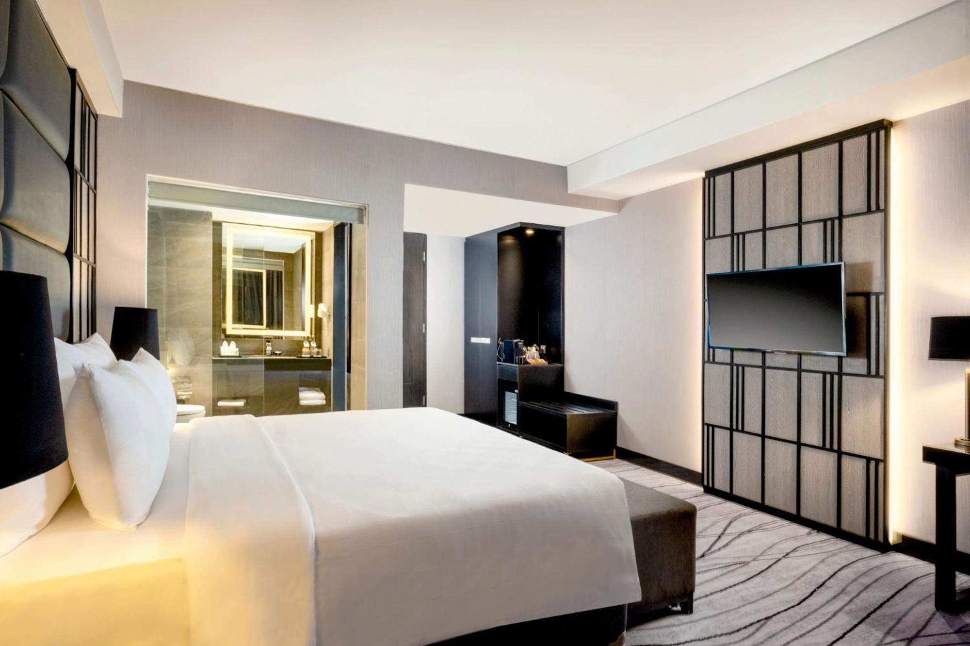 Hotel Royal Tulip Darmo Surabaya Exterior foto